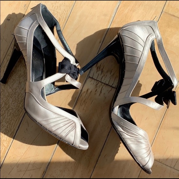 Authentic Gucci rare peep-toe grey satin heels - Picture 3 of 8